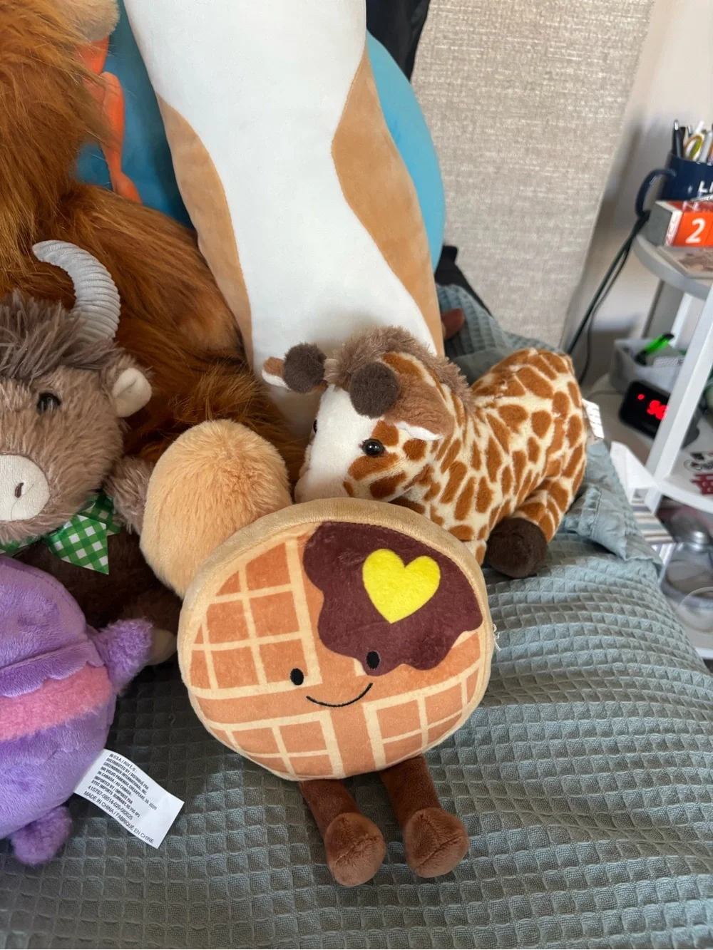 Lot of 6 mixed stuffed animals